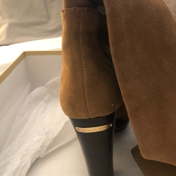 Beautiful tan suede knee high Michael Kors boots - Picture 3 of 3